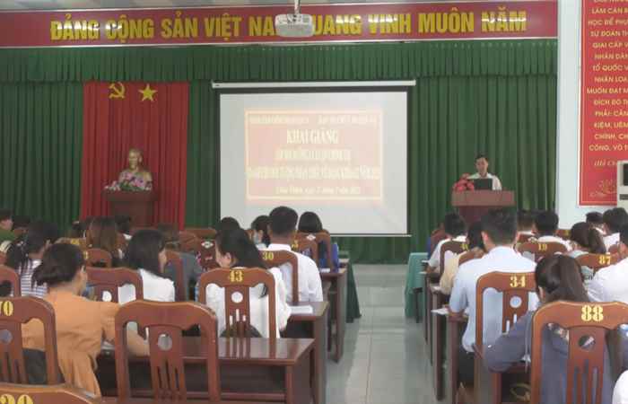 Huyện Châu Thành bồi dưỡng kiến thức về Đảng  
